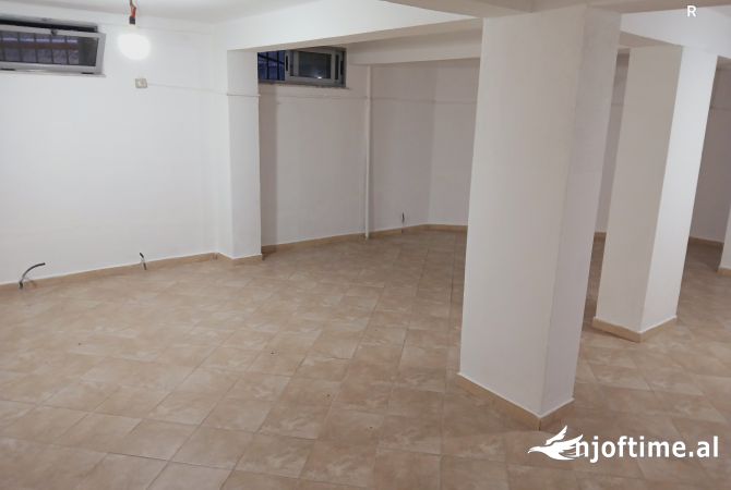 Ambient biznesi me qera 4+1 ne Tirane - 500 Euro