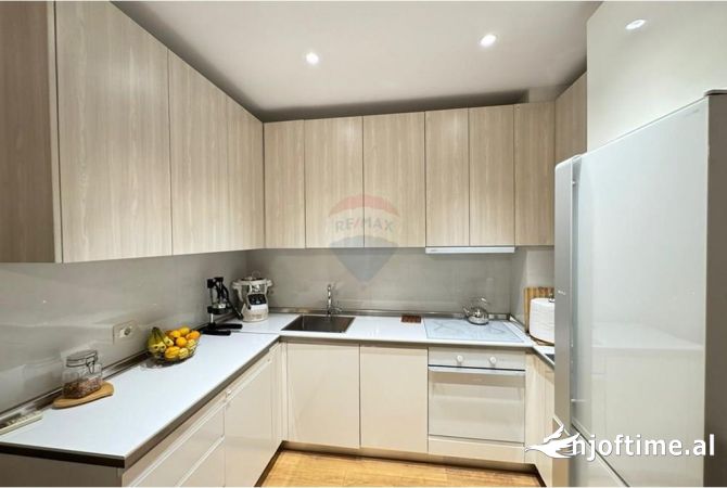 Shtepi ne shitje Apartament ne Tirane, 2+1, Mobilimi E mobiluar, Pagesa 135,000  Euro.