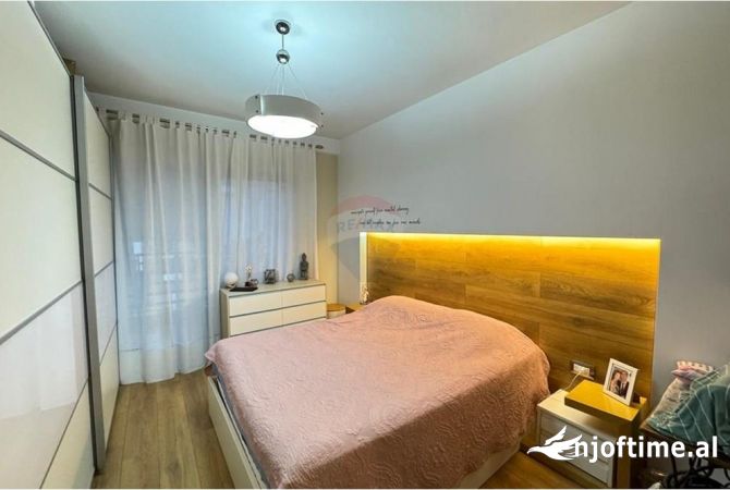 Shtepi ne shitje Apartament ne Tirane, 2+1, Mobilimi E mobiluar, Pagesa 135,000  Euro.