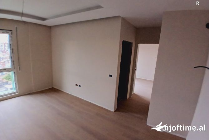 Shtepi ne shitje Apartament ne Tirane, 1+1, Mobilimi Bosh, pa mobiluar, Pagesa 105,600  Euro.