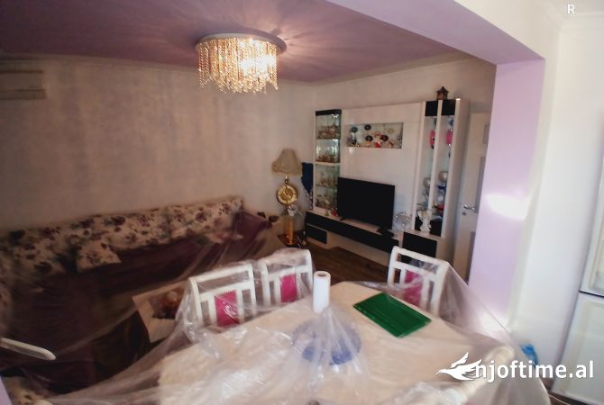 Shtepi ne shitje Apartament ne Tirane, 2+1, Mobilimi E mobiluar, Pagesa 129,000  Euro.