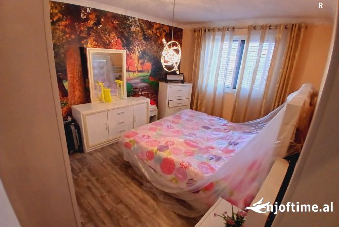 Shtepi ne shitje Apartament ne Tirane, 2+1, Mobilimi E mobiluar, Pagesa 129,000  Euro.