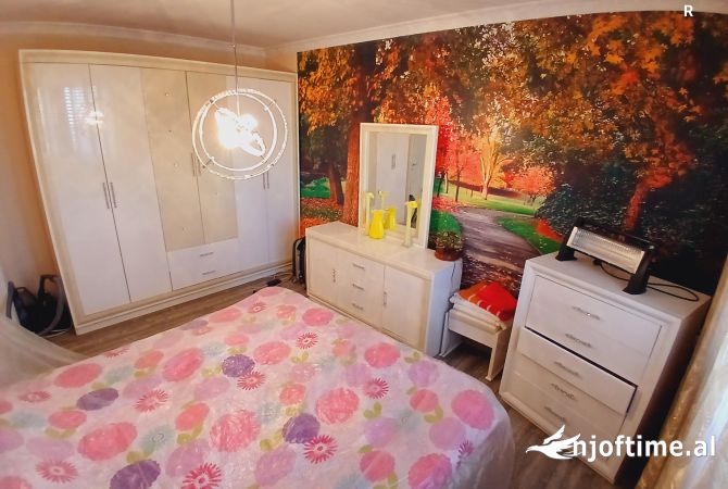 Shtepi ne shitje Apartament ne Tirane, 2+1, Mobilimi E mobiluar, Pagesa 129,000  Euro.