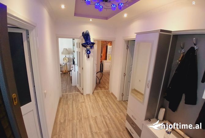 Shtepi ne shitje Apartament ne Tirane, 2+1, Mobilimi E mobiluar, Pagesa 129,000  Euro.