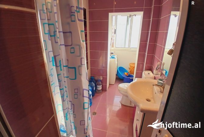 Shtepi ne shitje Apartament ne Tirane, 2+1, Mobilimi E mobiluar, Pagesa 129,000  Euro.