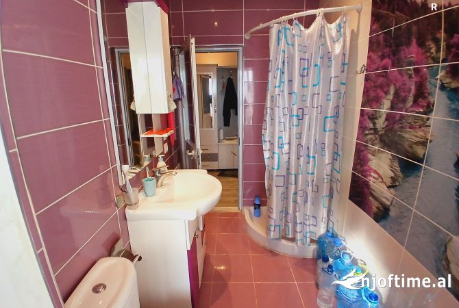 Shtepi ne shitje Apartament ne Tirane, 2+1, Mobilimi E mobiluar, Pagesa 129,000  Euro.