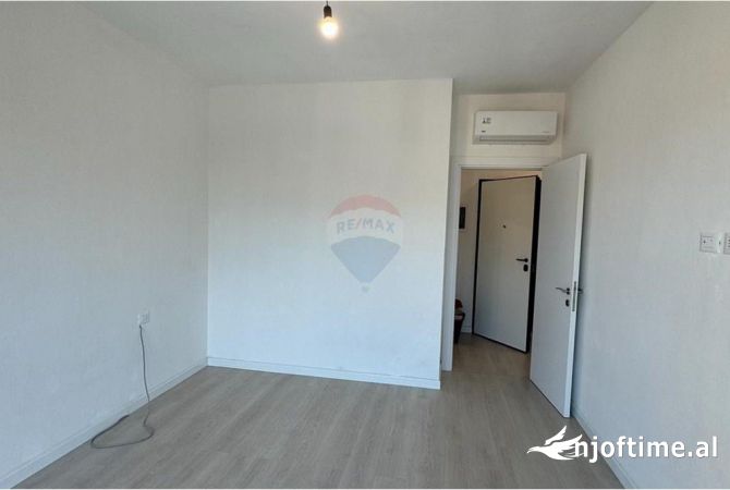 Shtepi me qera Apartament ne Tirane, 2+1, Mobilimi Bosh, pa mobiluar, Pagesa 700  Euro.