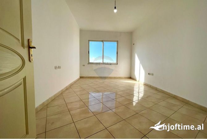 Shtepi ne shitje Apartament ne Tirane, 1+1, Mobilimi Bosh, pa mobiluar, Pagesa 84,900  Euro.
