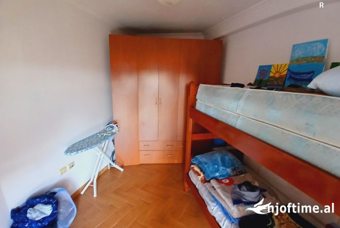 Shtepi me qera Apartament ne Tirane, 2+1, Mobilimi E mobiluar, Pagesa 650  Euro.