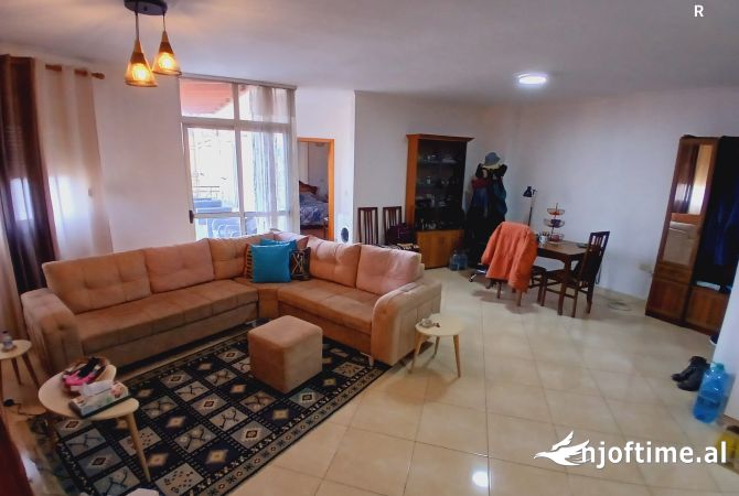 Shtepi me qera 2+1 ne Tirane - 650 Euro