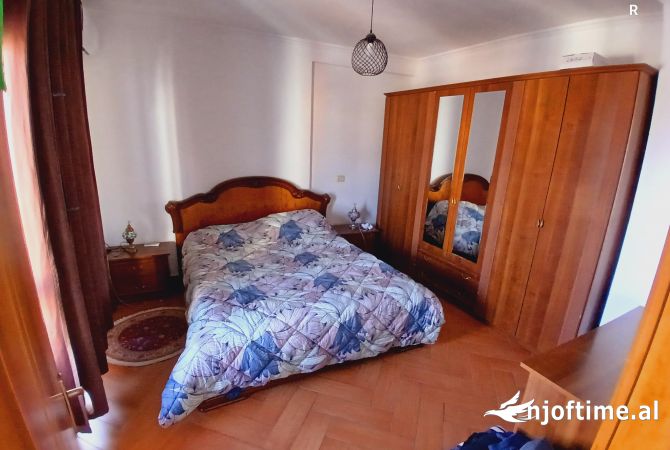 Shtepi me qera Apartament ne Tirane, 2+1, Mobilimi E mobiluar, Pagesa 650  Euro.