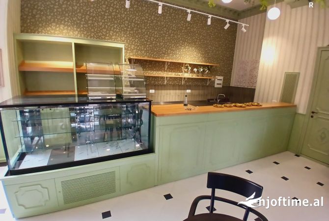 Ambient biznesi me qera 2+1 ne Tirane - 1,500 Euro