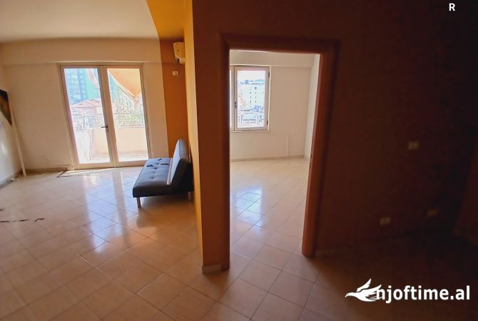 Ambient biznesi me qera 3+1 ne Tirane - 550 Euro