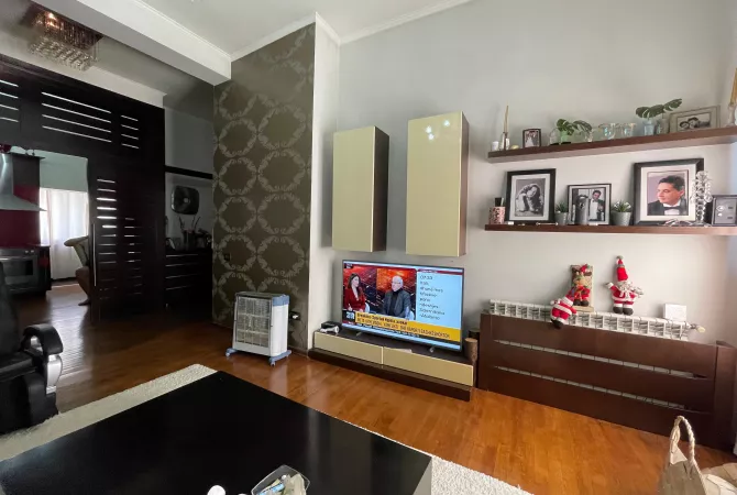 Shtepi me qera Apartament ne Tirane, 2+1, Mobilimi E mobiluar, Pagesa 900  Euro.