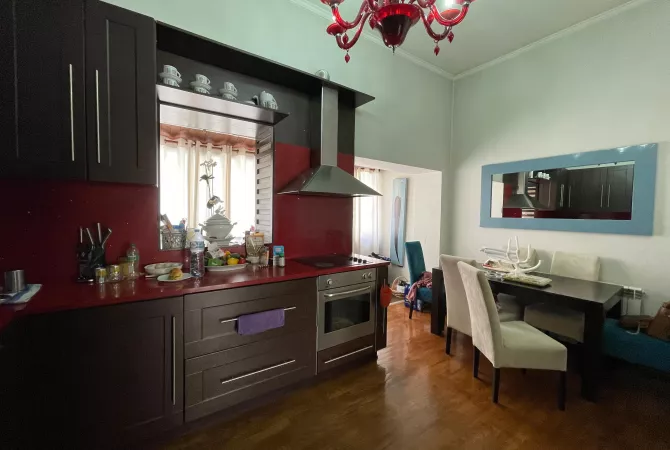 Shtepi me qera Apartament ne Tirane, 2+1, Mobilimi E mobiluar, Pagesa 900  Euro.