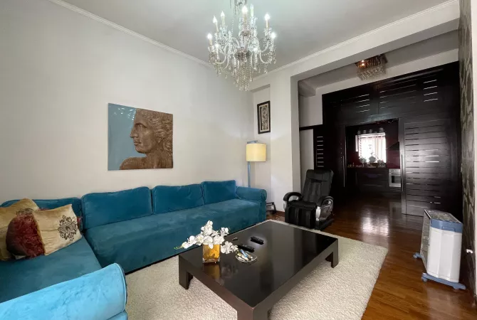 Shtepi me qera 2+1 ne Tirane - 900 Euro