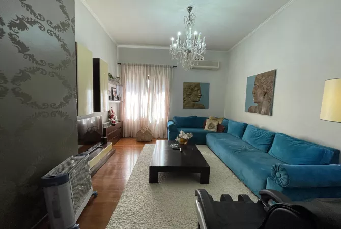 Shtepi me qera 2+1 ne Tirane - 900 Euro