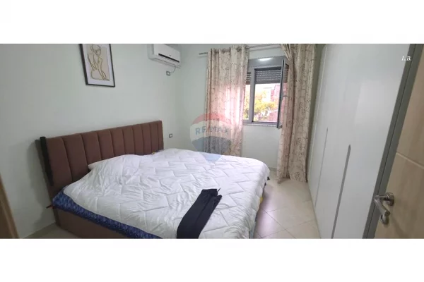 Shtepi ne shitje Apartament ne Tirane, 1+1, Mobilimi E mobiluar, Pagesa 125,000  Euro.