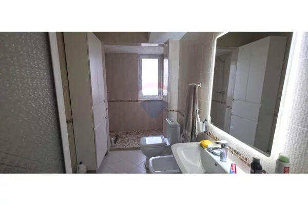 Shtepi ne shitje Apartament ne Tirane, 1+1, Mobilimi E mobiluar, Pagesa 125,000  Euro.