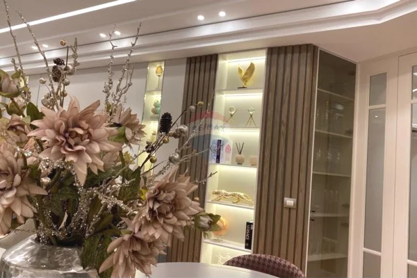 Shtepi ne shitje Apartament ne Tirane, 3+1, Mobilimi E mobiluar, Pagesa 355,000  Euro.