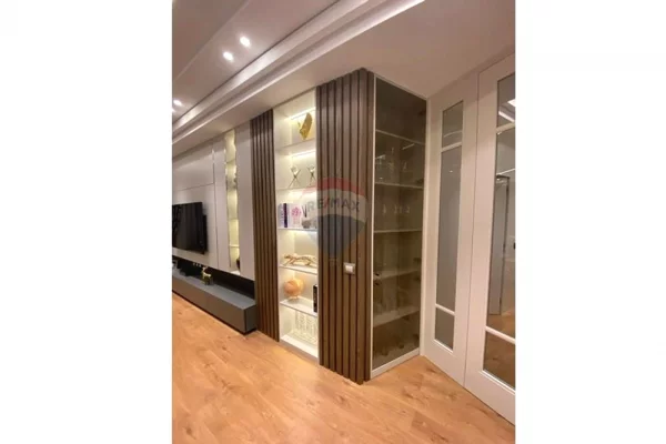 Shtepi ne shitje Apartament ne Tirane, 3+1, Mobilimi E mobiluar, Pagesa 355,000  Euro.