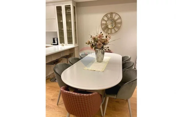 Shtepi ne shitje Apartament ne Tirane, 3+1, Mobilimi E mobiluar, Pagesa 355,000  Euro.