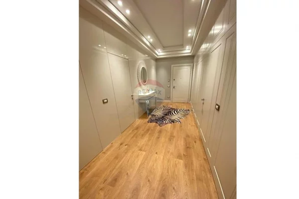 Shtepi ne shitje Apartament ne Tirane, 3+1, Mobilimi E mobiluar, Pagesa 355,000  Euro.