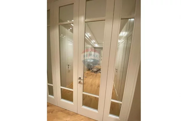 Shtepi ne shitje Apartament ne Tirane, 3+1, Mobilimi E mobiluar, Pagesa 355,000  Euro.