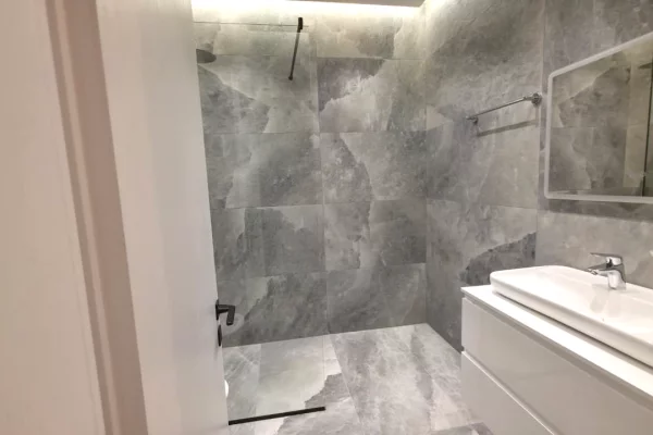 Shtepi me qera Apartament ne Tirane, 3+1, Mobilimi E mobiluar, Pagesa 3,000  Euro.