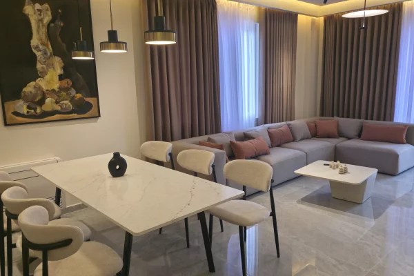 Shtepi me qera Apartament ne Tirane, 3+1, Mobilimi E mobiluar, Pagesa 3,000  Euro.