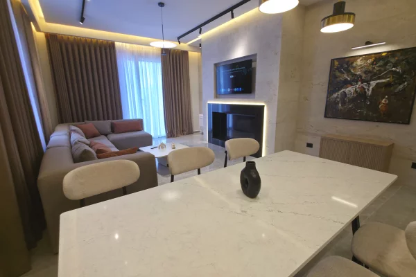 Shtepi me qera 3+1 ne Tirane - 3,000 Euro