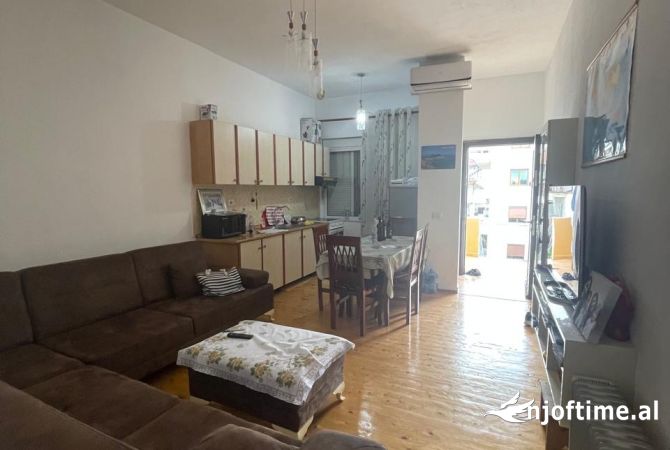 Shtepi me qera 1+1 ne Tirane - 300 Euro