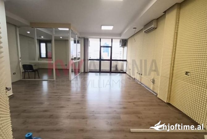 Ambient biznesi me qera 3+1 ne Tirane - 1,100 Euro