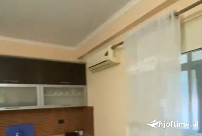 Shtepi me qera Apartament ne Tirane, 1+1, Mobilimi E mobiluar, Pagesa 451  Euro.