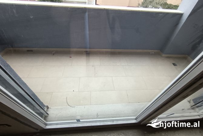 Shtepi ne shitje Apartament ne Tirane, 2+1, Mobilimi Bosh, pa mobiluar, Pagesa 140,001  Euro.