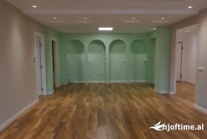 Ambient biznesi me qera 3+1 ne Tirane - 1,500 Euro