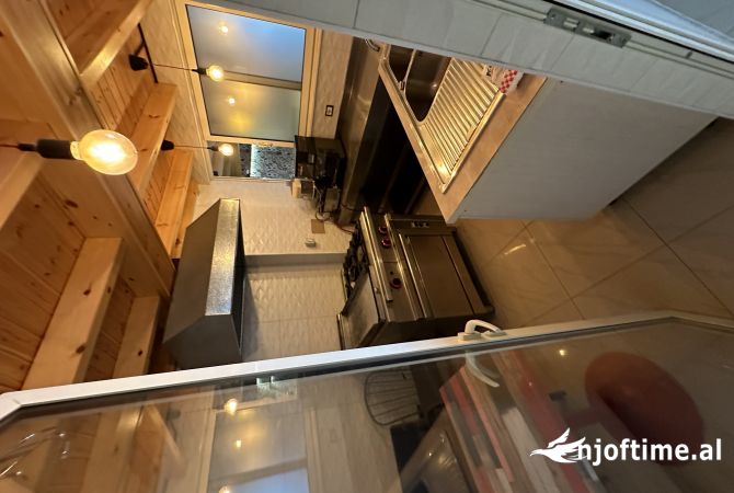 Ambient biznesi me qera 2+1 ne Tirane - 1,500 Euro