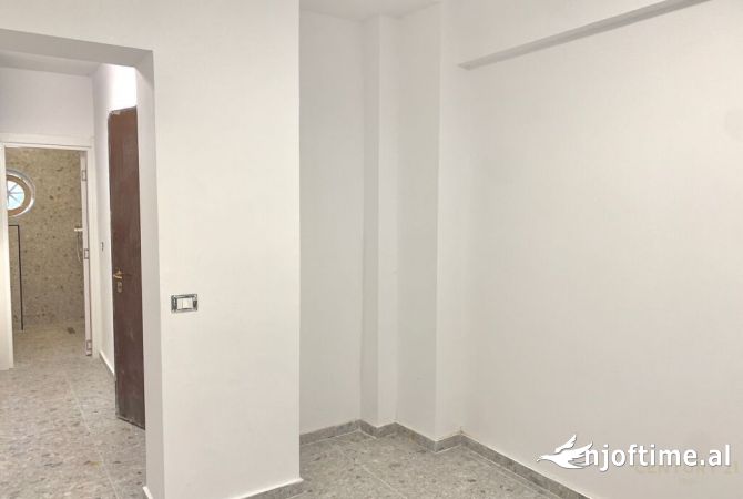 Ambient biznesi me qera 1+1 ne Tirane - 600 Euro