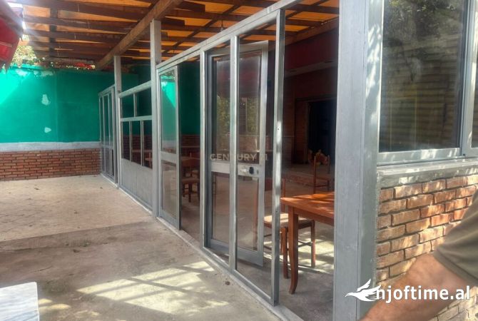 Ambient biznesi me qera 2+1 ne Tirane - 2,000 Euro