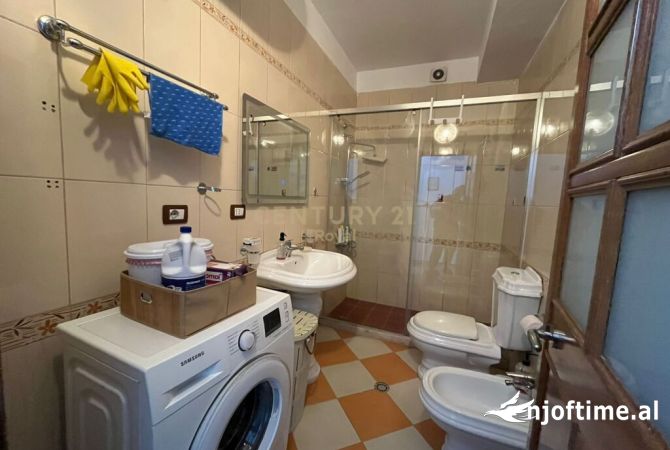 Shtepi me qera 2+1 ne Tirane - 650 Euro