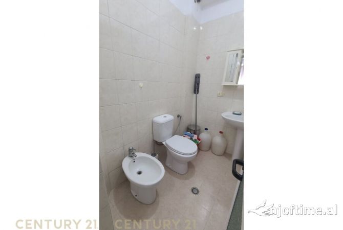 Shtepi me qera 2+1 ne Tirane - 450 Euro