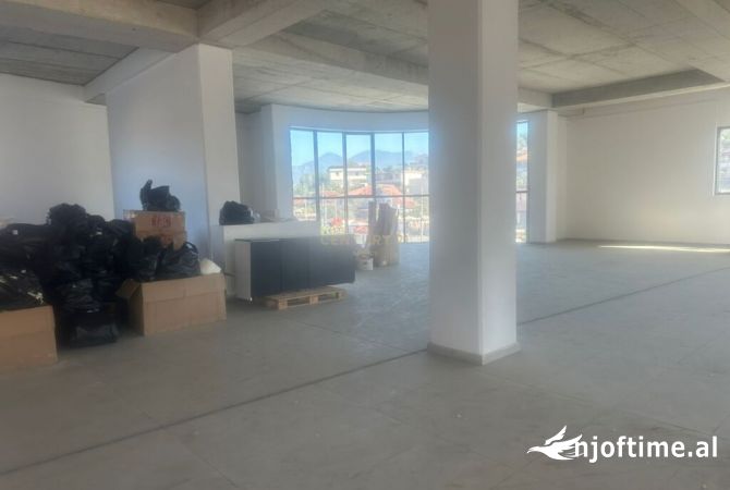 Ambient biznesi me qera 1+1 ne Tirane - 3,500 Euro