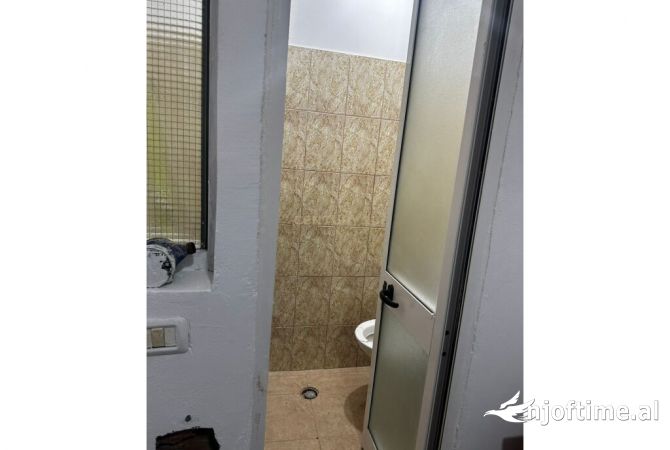 Ambient biznesi me qera 3+1 ne Tirane - 300 Euro