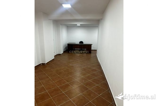 Ambient biznesi me qera 3+1 ne Tirane - 500 Euro