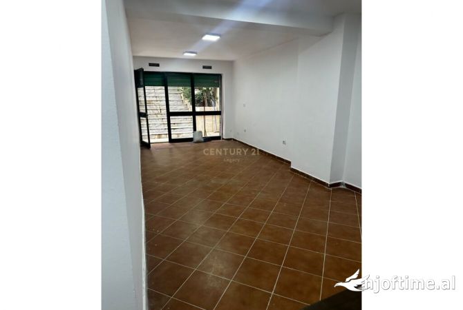 Ambient biznesi me qera 3+1 ne Tirane - 500 Euro