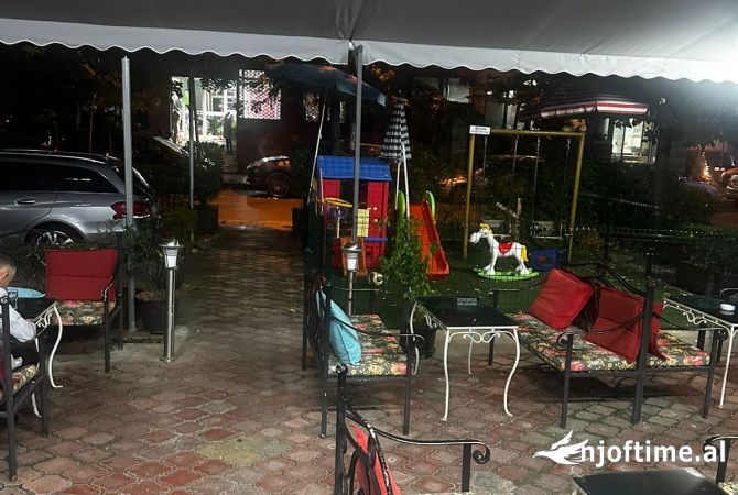 Ambient biznesi me qera 2+1 ne Tirane - 1,500 Euro