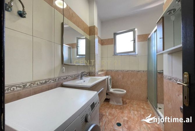 Shtepi me qera Apartament ne Tirane, 2+1, Mobilimi E mobiluar, Pagesa 500  Euro.