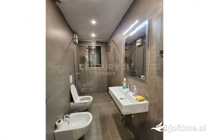 Shtepi me qera Apartament ne Tirane, 2+1, Mobilimi E mobiluar, Pagesa 650  Euro.