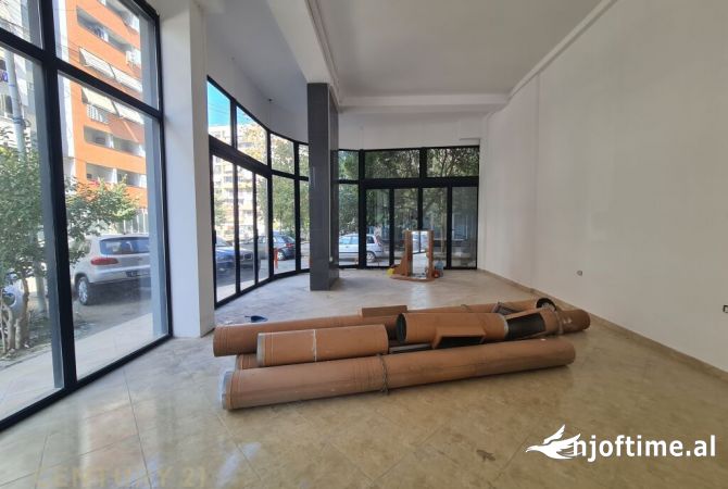 Ambient biznesi ne shitje 3+1 ne Tirane - 155,000 Euro