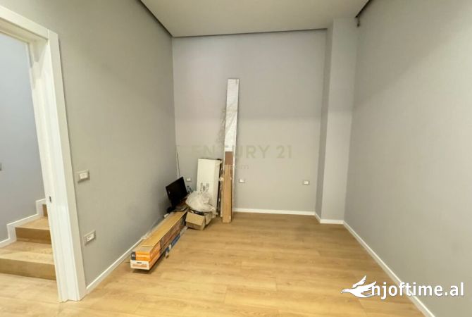 Shtepi ne shitje Apartament ne Tirane, 2+1, Mobilimi Bosh, pa mobiluar, Pagesa 160,000  Euro.